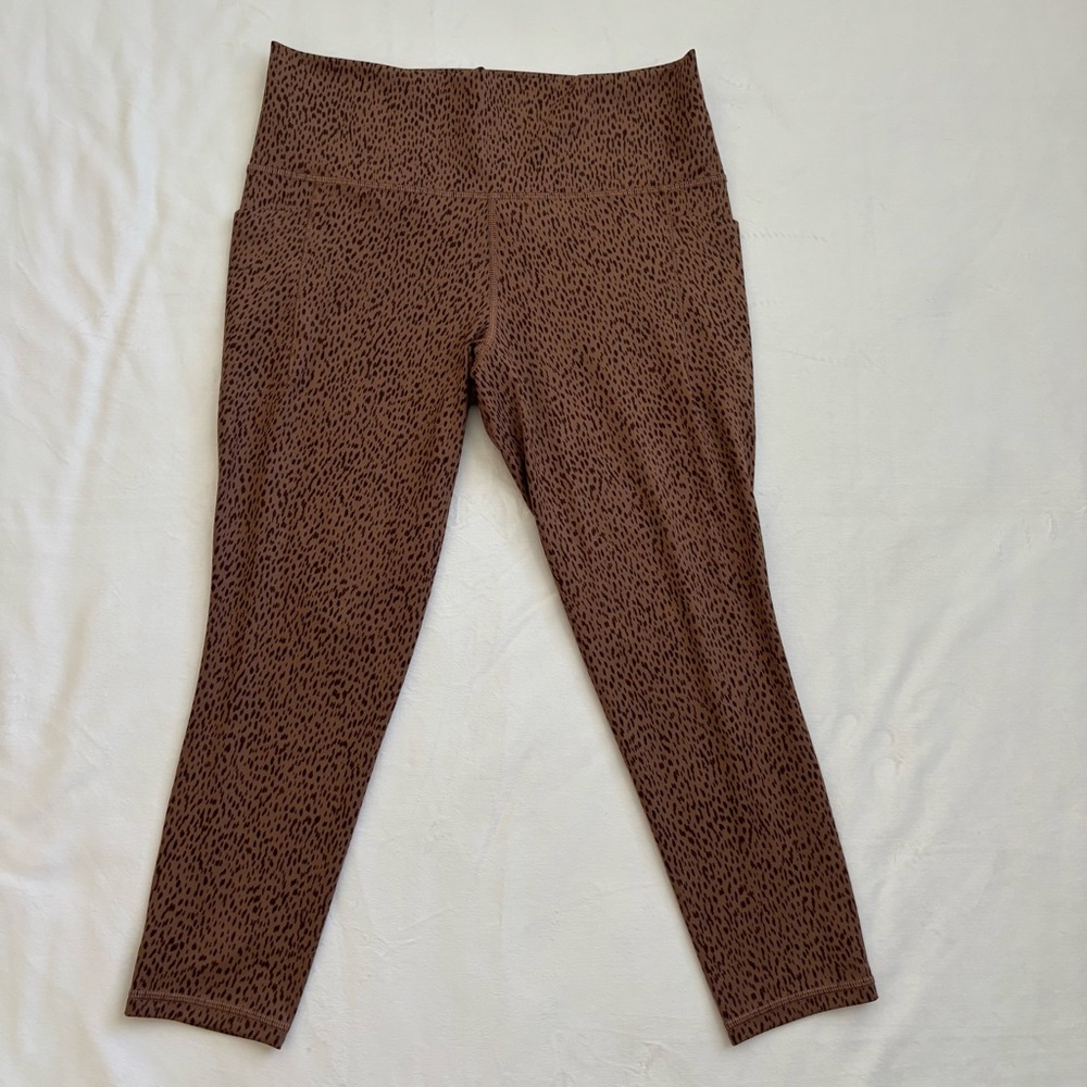 Athleta Salutation Stash Pocket 7/8 Tights Leggings Shanti Animal Beige Large